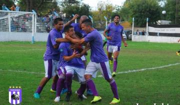 Imagen de El Porvenir goleó de visitante y está a un paso del ascenso