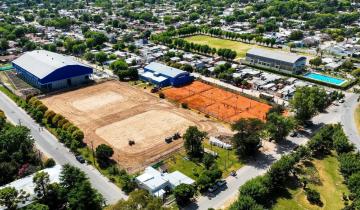 Imagen de Dolores: construyen la primera cancha de hockey de césped sintético de la ciudad