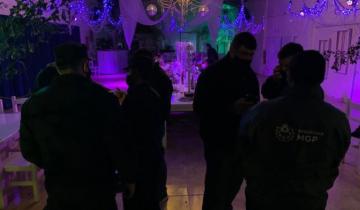 Imagen de Insólito: fueron a clausurar una fiesta swinger y confundieron a los policías con strippers