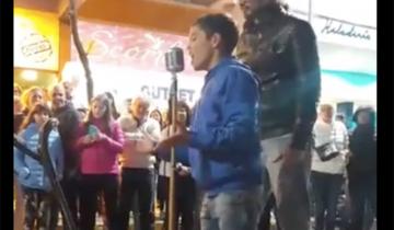 Imagen de Tinelli destacó a un nene de 11 años que canta en la peatonal de San Bernardo