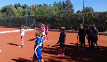 Imagen de Comenzaron las actividades de tenis y fútbol en el Club Social