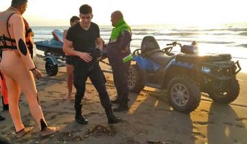 Imagen de Un efectivo de la Policía Local debió rescatar a un turista de mar adentro