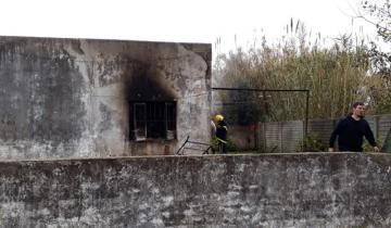 Imagen de Explotó una garrafa en Dolores y el fuego destruyó una casa