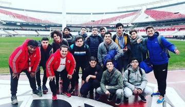 Imagen de Los chicos de la Escuela de Handball de General Lavalle entrenaron en River