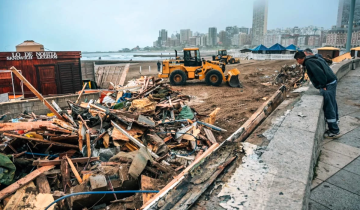 Imagen de Mar del Plata: topadoras destruyeron los 170 puestos de la Feria de la Bristol durante la madrugada