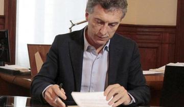 Imagen de Macri firma el decreto por el bono de 5 mil pesos pero flexibiliza las condiciones para pagarlo