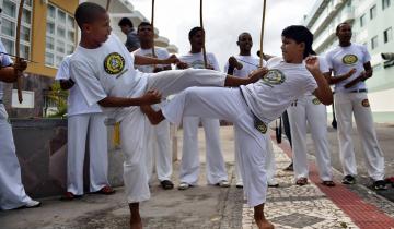 Imagen de Quién es Mestre Bimba, el artífice del boom de la capoeira al que homenajea Google