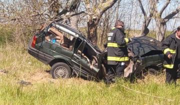 Imagen de Tordillo: una persona falleció y otra sufrió graves heridas al chocar un auto contra un árbol en la ruta 11