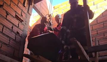 Imagen de Partido de La Costa: rescataron a un obrero que cayó mientras trabajaba en un edificio en construcción