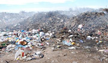 Imagen de El humo de la quema de basura invadió la ciudad de Dolores