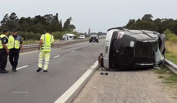 Imagen de Tres heridos tras un vuelco en la Ruta 63