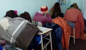 Imagen de El deplorable estado de una escuela marplatense: no tiene ventanas y los alumnos asisten con frazadas