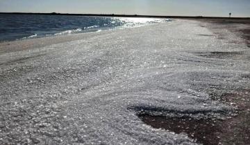 Imagen de Carhué: por qué las costas del Lago Epecuén se cubrieron de sal