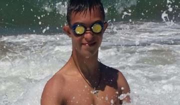 Imagen de Un joven con síndrome de Down arriesgó su vida para salvar a una nena que se ahogaba en el mar