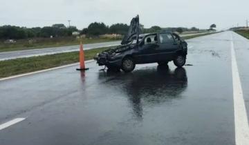 Imagen de Partido de La Costa: en una jornada lluviosa, un vehículo despistó en la Autovía 11 y terminó cruzando de carril