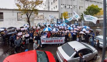 Imagen de Clarín despidió a 48 trabajadores de prensa y se niega a acatar la conciliación obligatoria dictada por el Ministerio