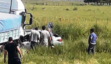 Imagen de Un muerto tras un choque de frente entre un auto y un camión en la Ruta Nacional Nº 3