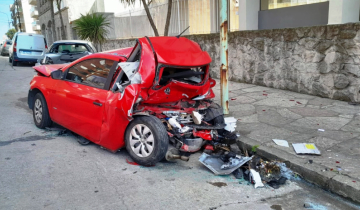 Imagen de Mar del Plata: una joven alcoholizada chocó 4 autos y dejó notas con su número de teléfono en los parabrisas