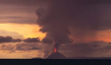 Imagen de El increíble video de la erupción del volcán Krakatoa que provocó un tsunami en Indonesia que dejó más de 200  muertos y 800 desaparecidos