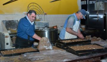 Imagen de Cuántas docenas de tortas negras y cuántas toneladas de troncos para su cocción se utilizarán para recibir a 10 mil personas en Lavalle