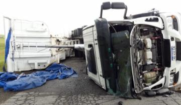 Imagen de Fuertes ráfagas de viento hicieron volcar cuatro camiones en la ruta