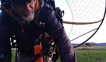 Imagen de Salió a volar en parapente por Sierra de la Ventana: “No me acordé de que estamos en cuarentena”