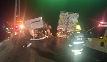 Imagen de Impactante accidente en Ruta 2: volcó un camión y el tránsito presenta demoras cerca de Dolores