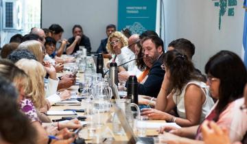 Imagen de Paritarias: el gobierno bonaerense activa la cláusula de revisión salarial de los estatales