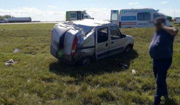 Imagen de Cinco heridos tras el vuelco de una camioneta en la Ruta 2