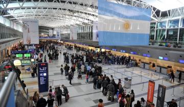 Imagen de Menos argentinos viajan al exterior pero más extranjeros vacacionan en el país