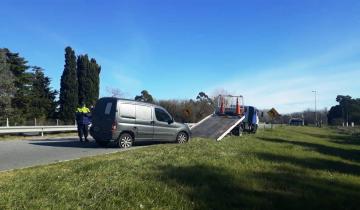 Imagen de Dolores: una camioneta se despistó y volcó en el kilómetro 1 de la Ruta 63