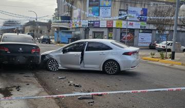 Imagen de Fuerte accidente de tránsito en Dolores: un conductor habría se quedado dormido al volante y chocó un auto estacionado