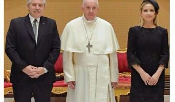 Imagen de El diseñador dolorense Adrián Brown fue el creador del vestido que usó Fabiola Yáñez en su visita al Papa