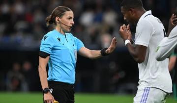 Imagen de Una francesa hace historia y será la primer mujer en dirigir un partido del Mundial