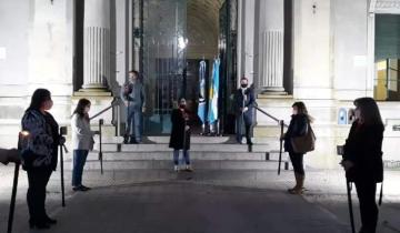 Imagen de Se encendieron las tradicionales antorchas del Colegio Nacional de Dolores