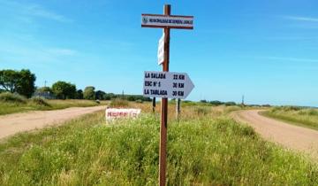 Imagen de General Lavalle: colocan nueva señalética en caminos rurales para mejorar la orientación