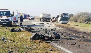 Imagen de Ruta 11: un muerto tras el choque entre un camión y un auto