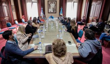 Imagen de Provincia aumenta la segunda cuota y adelanta paritarias para estatales