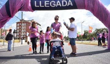 Imagen de Se realizó la 5ª edición de la Correcaminata por la Lucha contra el Cáncer de Mama en Santa Teresita