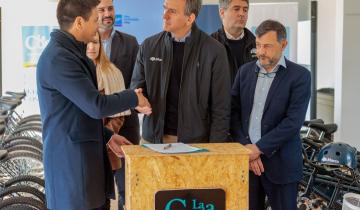 Imagen de Partido de La Costa: Cardozo firmó un convenio con el Banco Macro que suma 60 bicicletas para el programa “Cicloturismo”