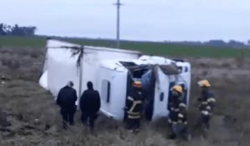 Imagen de Volcó un camión en la Ruta 41: el conductor terminó en el hospital