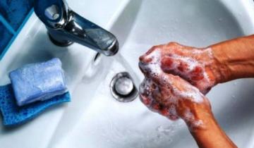 Imagen de Lavarse bien las manos con agua y jabón o alcohol en gel es crucial para eliminar el coronavirus