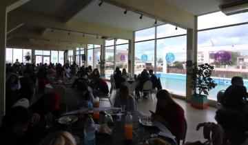 Imagen de Viajes de egresados en la Provincia: la alegría de los chicos y chicas que disfrutan del Partido de La Costa