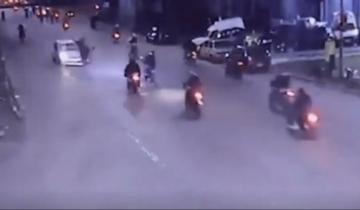 Imagen de Fatal choque en Mar del Plata: el video del brutal impacto entre una caravana de motos y un auto