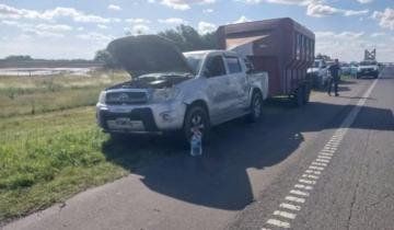 Imagen de Otra tragedia en la Ruta 9: dos personas fallecieron tras ser embestidas por un micro mientras cambiaban una rueda