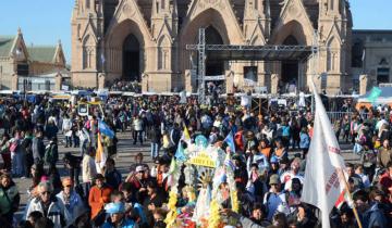 Imagen de Miles de fieles peregrinan a Luján