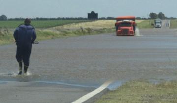 Imagen de La Ruta 3, como un río: cortan un tramo luego de las fuertes lluvias