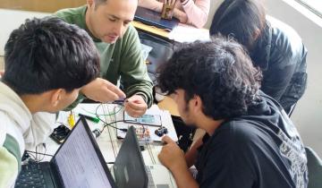 Imagen de Jóvenes dolorenses crean una huerta inteligente que podría llegar a las escuelas del distrito