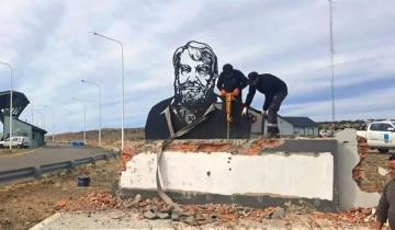 Imagen de Osvaldo Bayer: la intendencia de Río Gallegos restaurará el monumento que destruyó el gobierno nacional