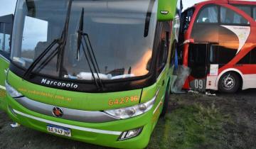 Imagen de Chocaron dos micros con más de 80 pasajeros a bordo